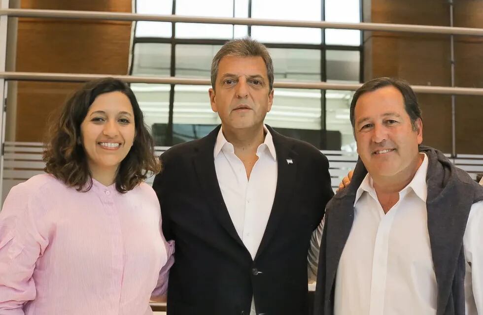 Leila Chaher, Sergio Massa y  Alejandro Snopek, precandidatos de Unión por la Patria para las elecciones PASO de este domingo.