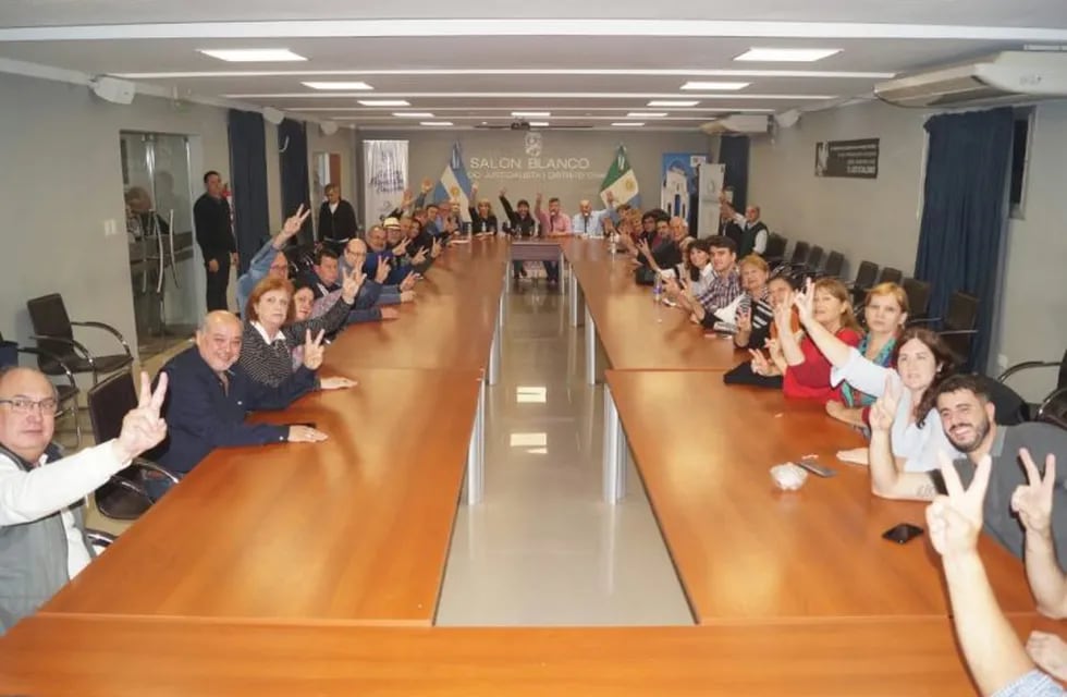 Los 40 consejeros del PJ deliberaron y calentaron el ambiente en la sede del Justicialismo. (Prensa Partido Justicialista)