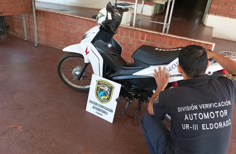 Eldorado: retienen motocicleta con papeles adulterados.