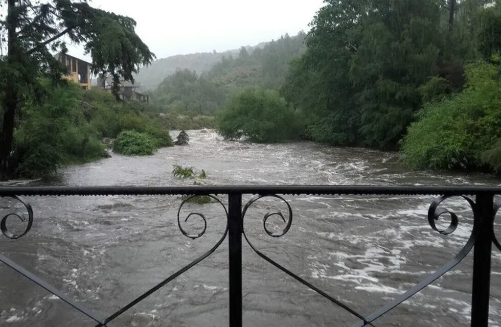 La creciente en el río de La Cumbrecita.