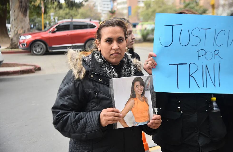 Sofía, madre de Trinidad, la adolescente que murió por el ataque de dos perros dogos en la ciudad de Córdoba, fue recibida por Martín Llaryora y Daniel Passerini.