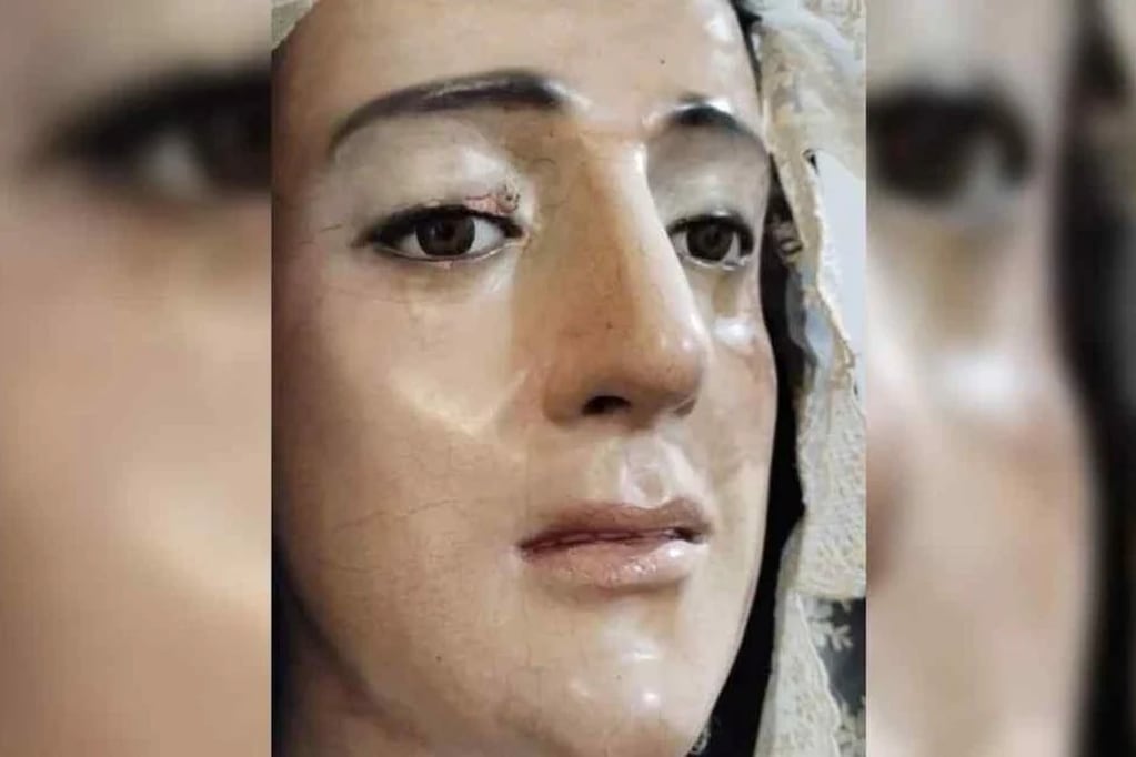 Una nena descubrió que salían lágrimas de la estatua.