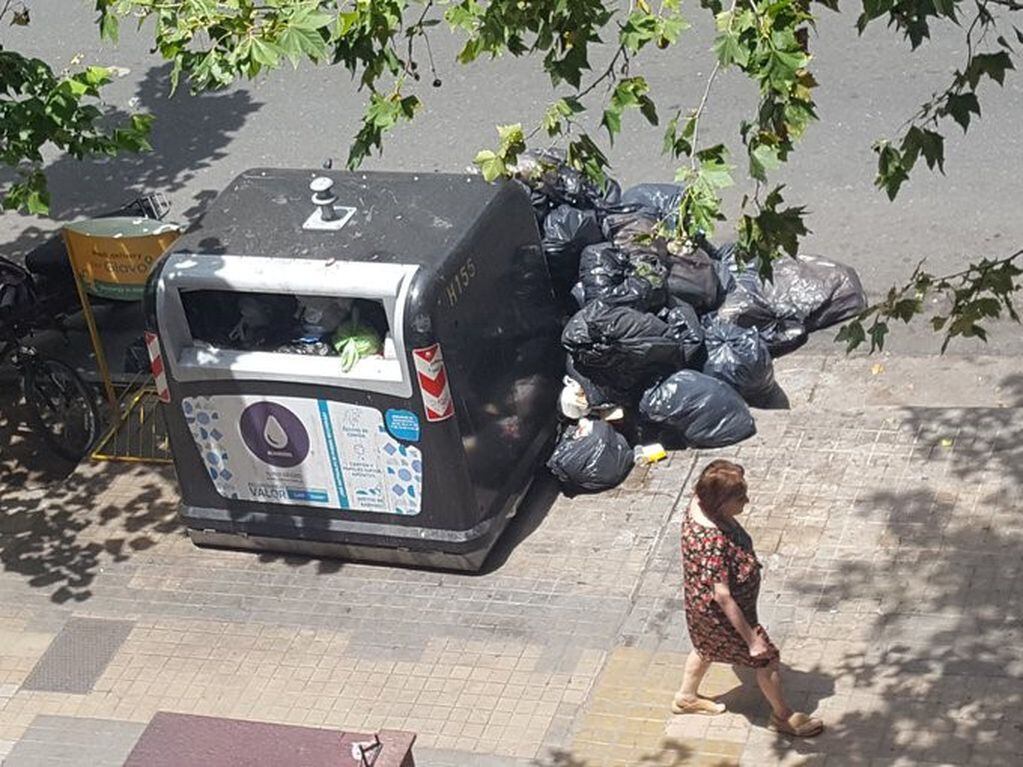 Los contenedores para reciclar son mal utilizados por los vecinos de Córdoba