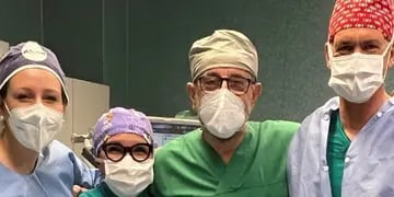 Un italiano de 83 años (en la imagen) ha recuperado la vista del ojo derecho gracias a una novedosa reconstrucción ocular mediante un autotransplante a partir de su ojo izquierda, completamente perdido desde hace 30 años.