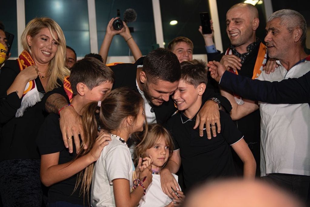 La llegada de Wanda Nara y Mauro Icardi junto a su familia a Turquía.