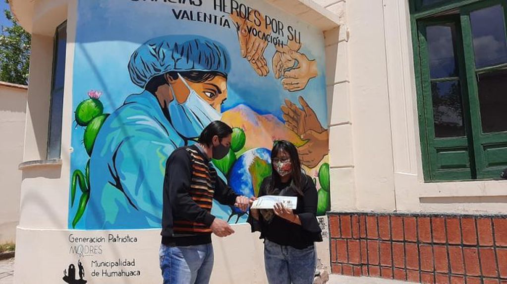 Un mural realizado por la artista plástica Jael Quispe en el hospital de Humahuaca rinde homenaje al personal de salud.