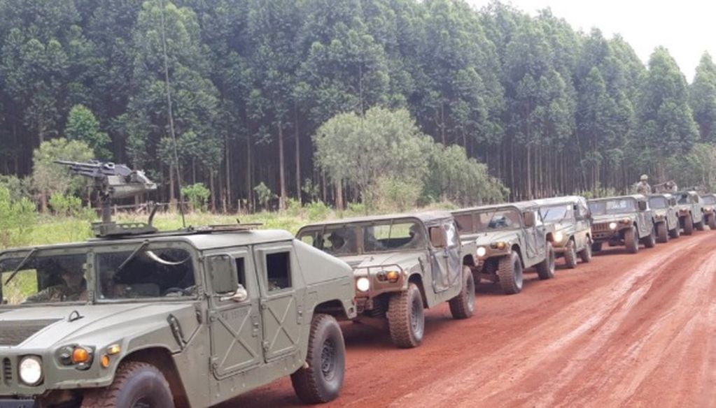 El Ejército Argentino realiza constantes entrenamientos, de acuerdo con lo planificado con el Ministerio de Defensa de la Nación. En la imagen, maniobras concretadas en Puerto Iguazú.