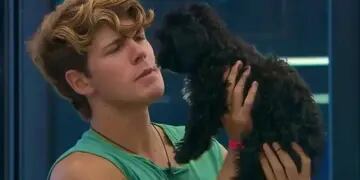 Marcos, el salteño de Gran Hermano, con Mora, la perrita que adoptó en la casa.