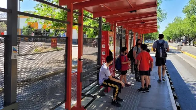 Nuevo totem informativo para usuarios del transporte público de Mendoza