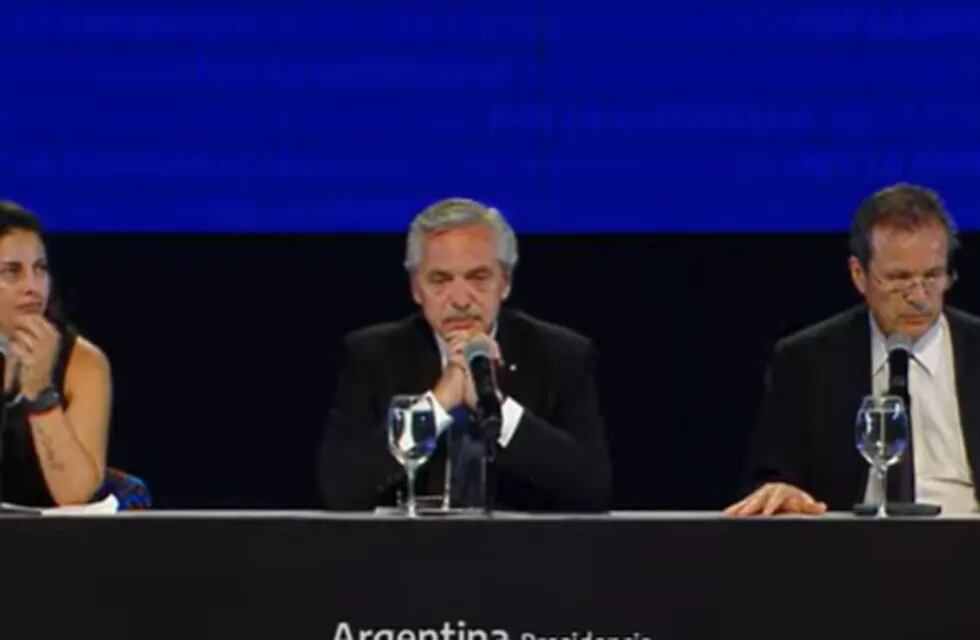 La reacción de Alberto Fernández cuando Tristán Bauer habló sobre la "proscripción" de Cristina Kirchner. Foto: Corresponsalía.