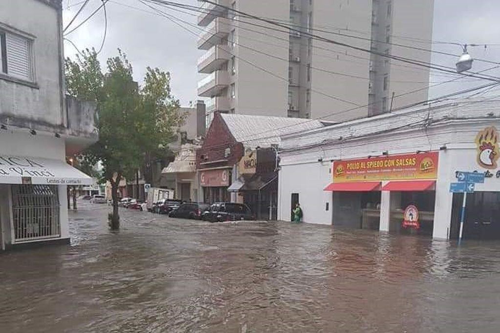 Calles anegadas en Capital