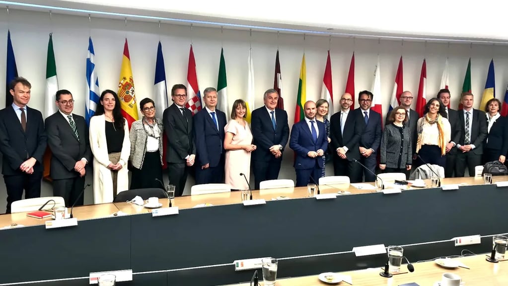 El gobernador Morales participó de la reunión mensual que celebran los embajadores de la Unión Europea en nuestro país, oportunidad en la cual se puso bajo análisis oportunidades de cooperación entre Jujuy y los estados miembros de esa región.