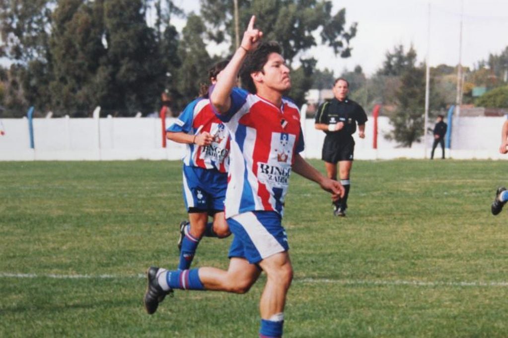 Martín Cardozo convierte para Rosario ante Deportivo Madryn