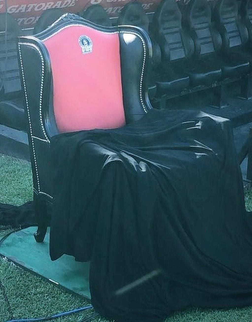 La camiseta de Newell's y el sillón que le preparan a Maradona en el Coloso  (@PabloRubiok7)