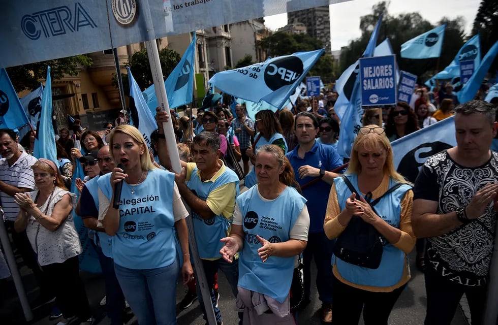 Salarios. Protesta de la Unión de Educadores de la Provincia de Córdoba (UEPC). (Pedro Castillo / La Voz)