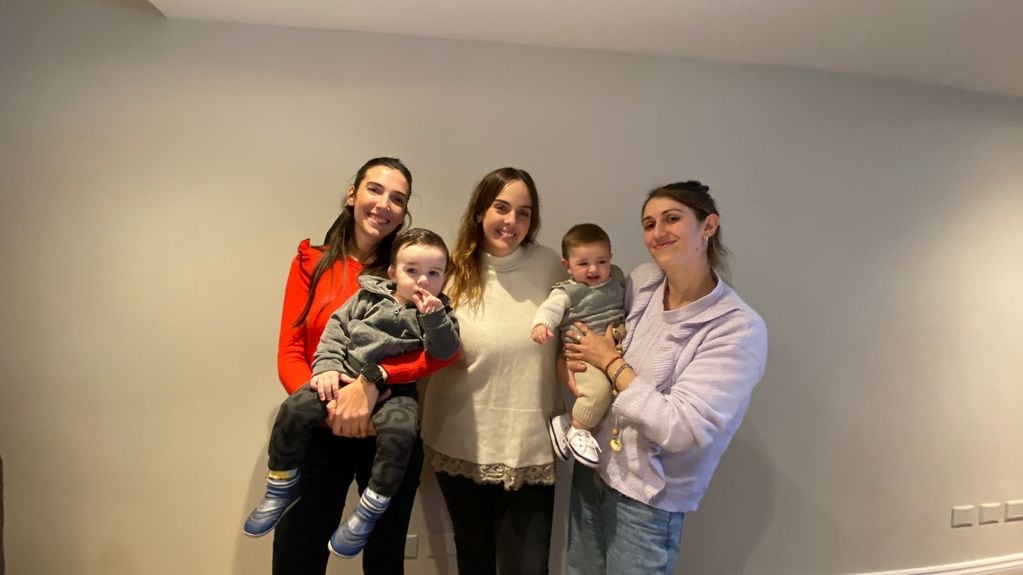 Manuela Petruccelli, y Felipe, de un año y tres meses; y Verónica Pena y Nalé Ruiz y su hijo Baltazar, de seis meses