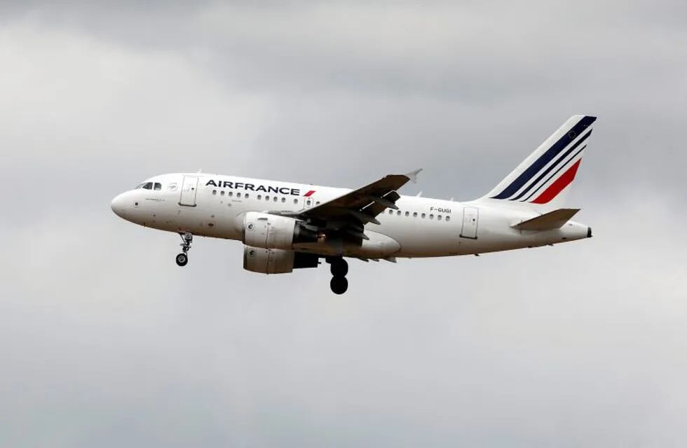 El hecho ocurrió a mediados de octubre pero se conoció este lunes por una denuncia del sindicato que nuclea a los trabajadores de la aerolínea francesa,  (Reuters)