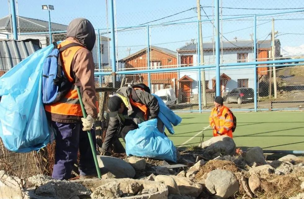 Ushuaia: realizan limpieza y recolección de residuos voluminosos