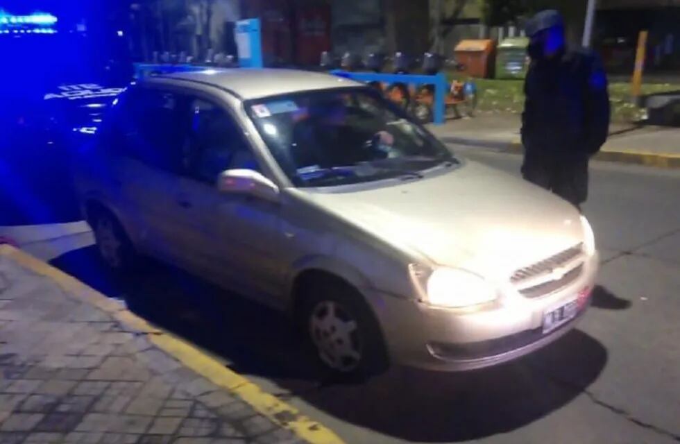 Los sospechosos fueron interceptados sobre Bulevar Seguí y Entre Ríos. (@policia_fe)