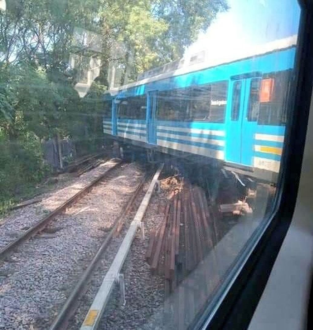 Descarriló tren Mitre (Twitter/@solotransito)