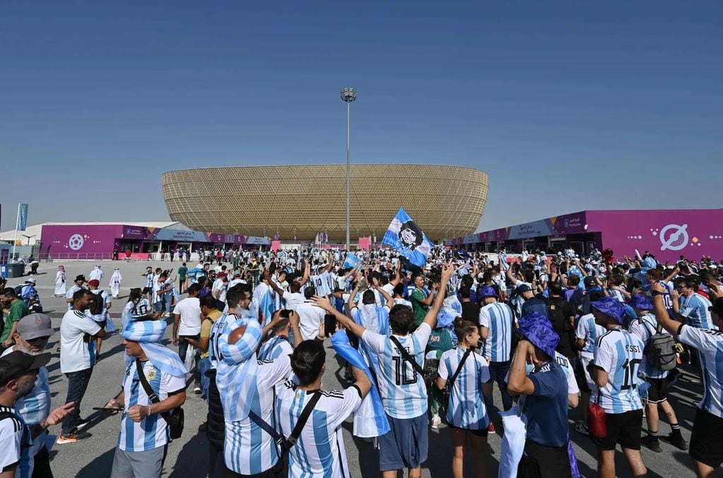 Hinchas argentinos en Qatar. 