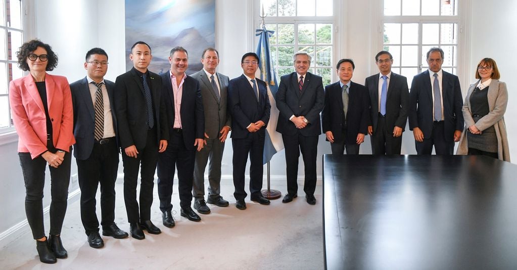 El presidente Alberto Fernández se reunió este viernes por la tarde en la residencia de Olivos con el CEO de la empresa china Gotion High Tech, Li Zhen.