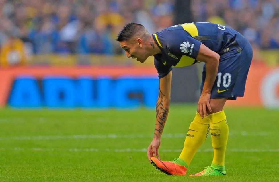 Boca Juniors' forward Ricardo Centurion gestures during the Argentina first division football match against River Plate at the La Bombonera stadium in Buenos Aires, on May 14, 2017. / AFP PHOTO / ALEJANDRO PAGNI