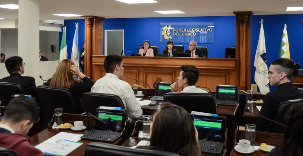 Abordando temas polémicos como adicciones y Educación Sexual Integral, sesionó por primera vez el Parlamento Joven del Chaco.