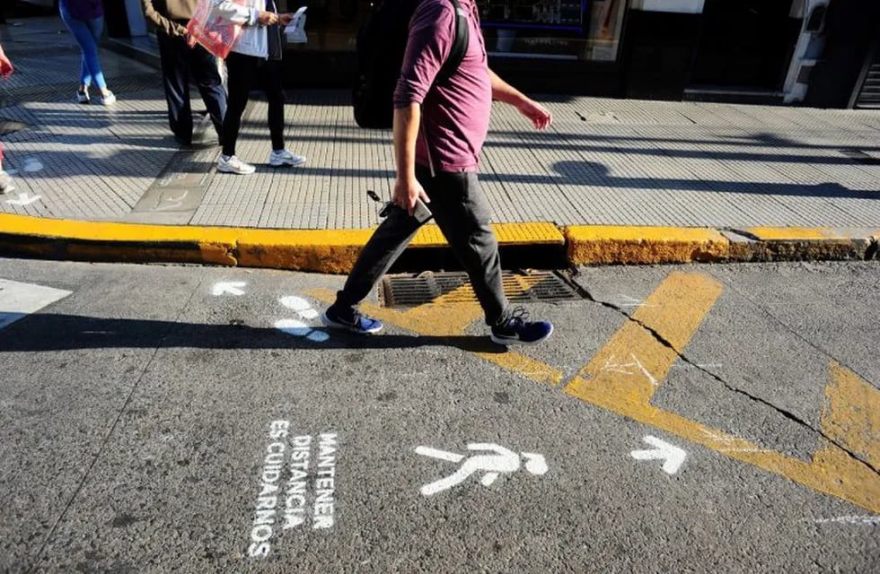 Nuevas zonas peatonales en la ciudad de Buenos Aires, inauguradas durante la cuarentena preventiva y obligatoria que rige por el coronavirus. (Clarín)