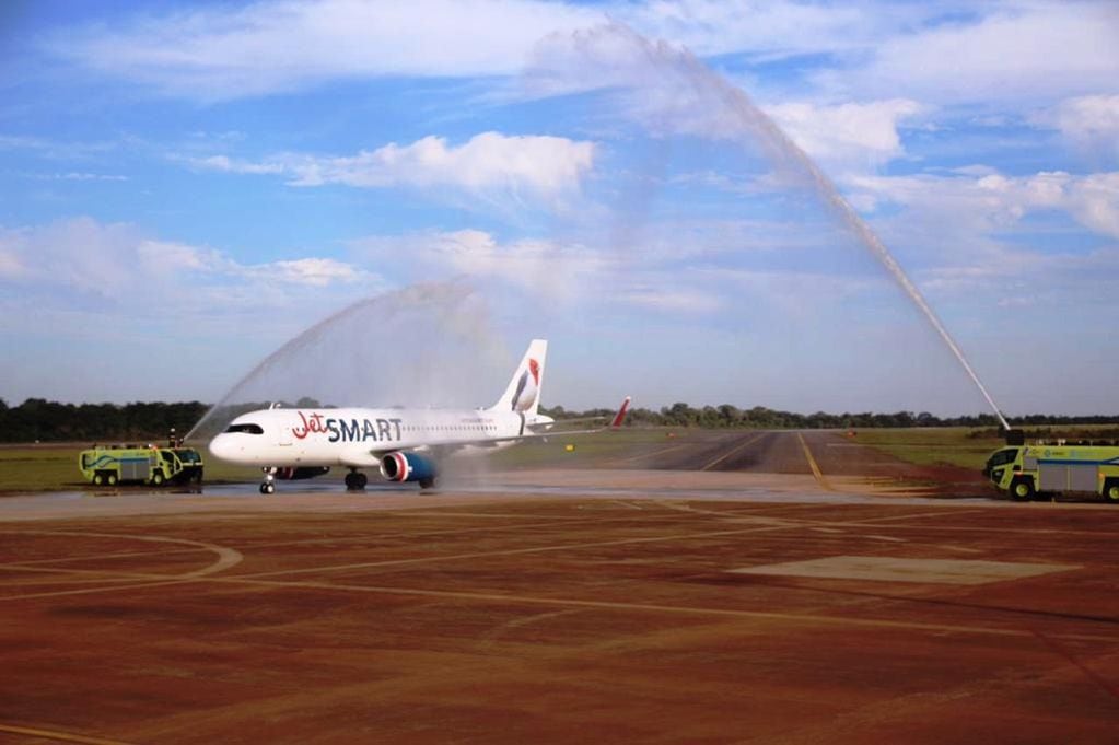 JetSMART regresa con vuelos que unirán Buenos Aires-Puerto Iguazú.