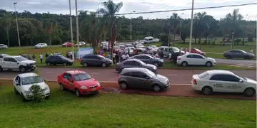 Manifestación en Puerto Iguazú: transportistas piden exclusividad en las estaciones de servicio y en Migraciones