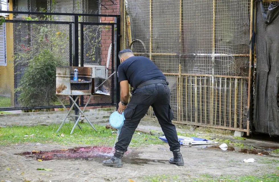 Mataron a balazos al hijo de “Cara de goma”, un histórico barra de Central (Clarín)