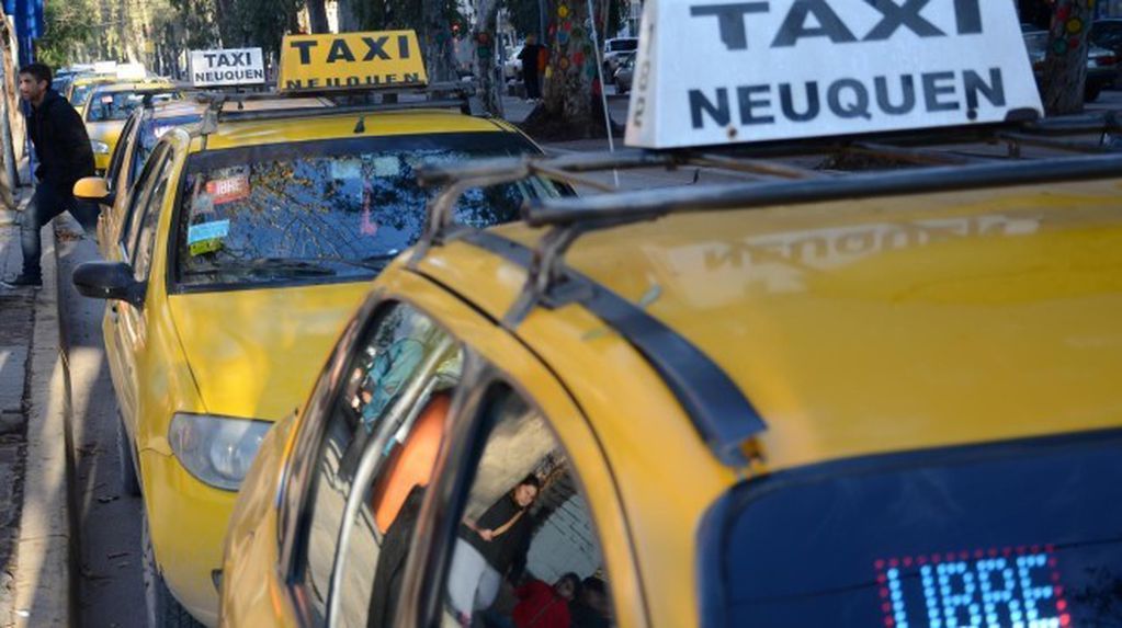 Taxistas neuquinos protestaron durante la semana por el tiroteo que sufrió uno de sus compañeros durante la semana. (web)