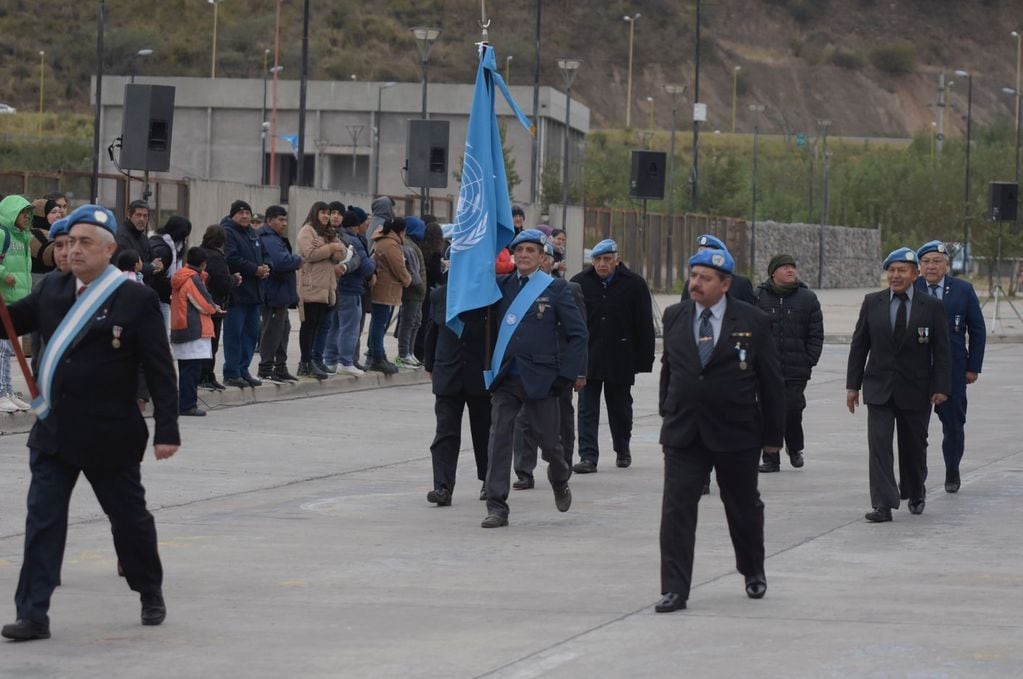 Exsoldados jujeños cascos azules que integraron fuerzas de paz de las Naciones Unidas, desfilaron el 9 de julio.