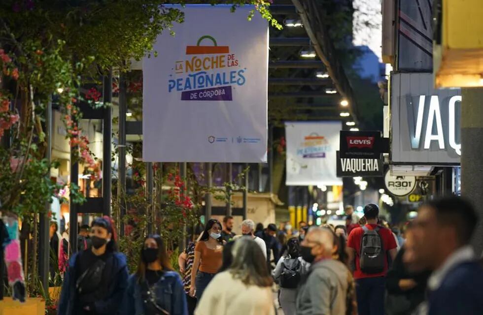 La Noche de las Peatonales, con múltiples actividades comerciales y recreativas (Municipalidad de Córdoba).