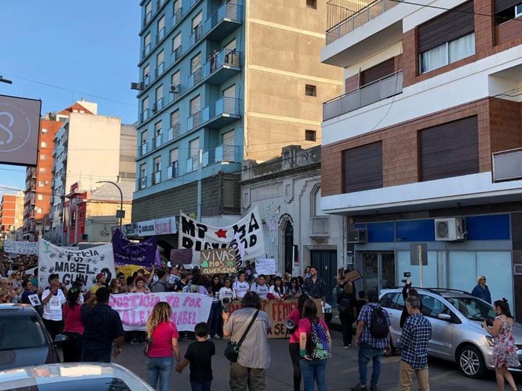 Marcha para pedir justicia por el crimen de Valentina (Fotos: Canal Verte).