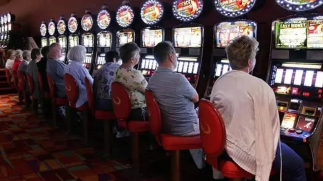 El Instituto Provincial de Loterías y Casinos clausuró salas de juego en Puerto Iguazú