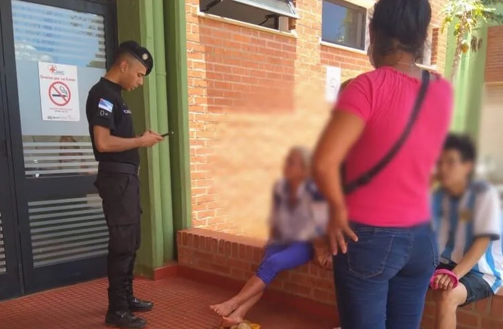 Policías de Eldorado auxiliaron a una niña que se golpeó la cabeza y se desmayó.