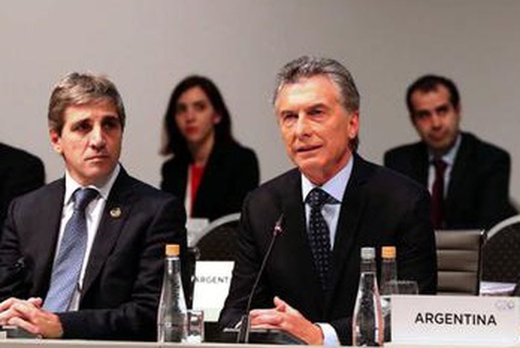 Luis Caputo y Macri, durante su presidencia.