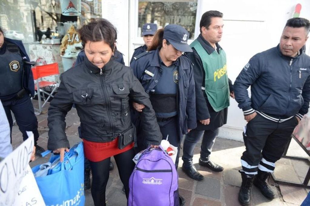 Vendedores ambulantes en La Plata (0221).