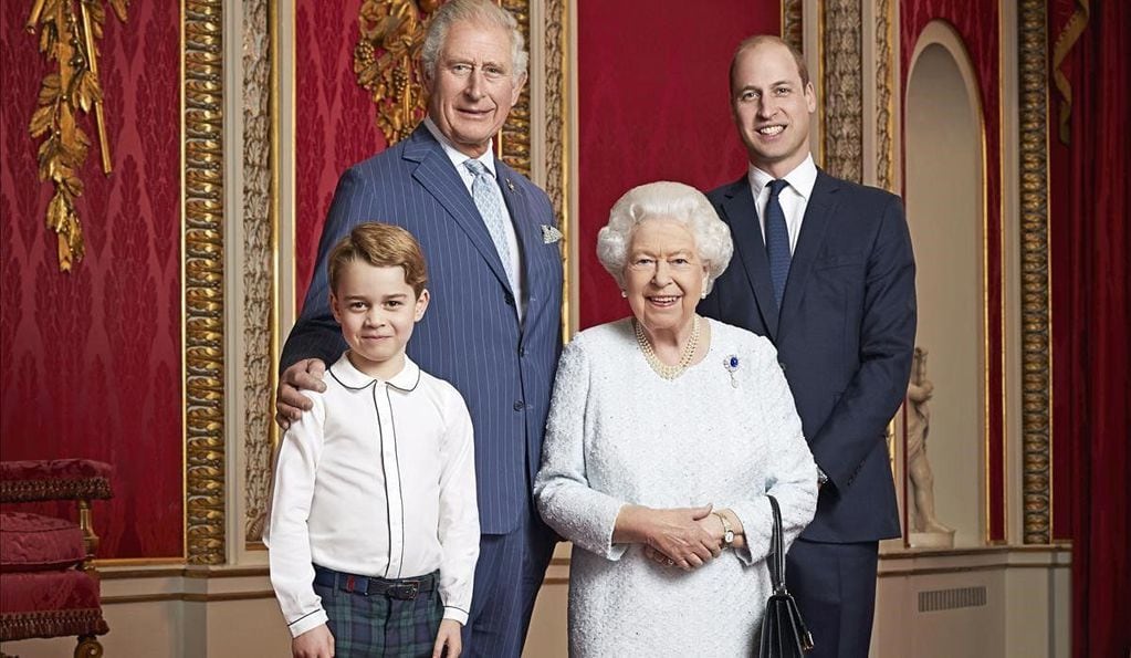 La reina Isabel y sus tres herederos.