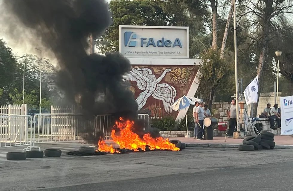 Protesta de los empleados de Fadea sobre la ruta 20.