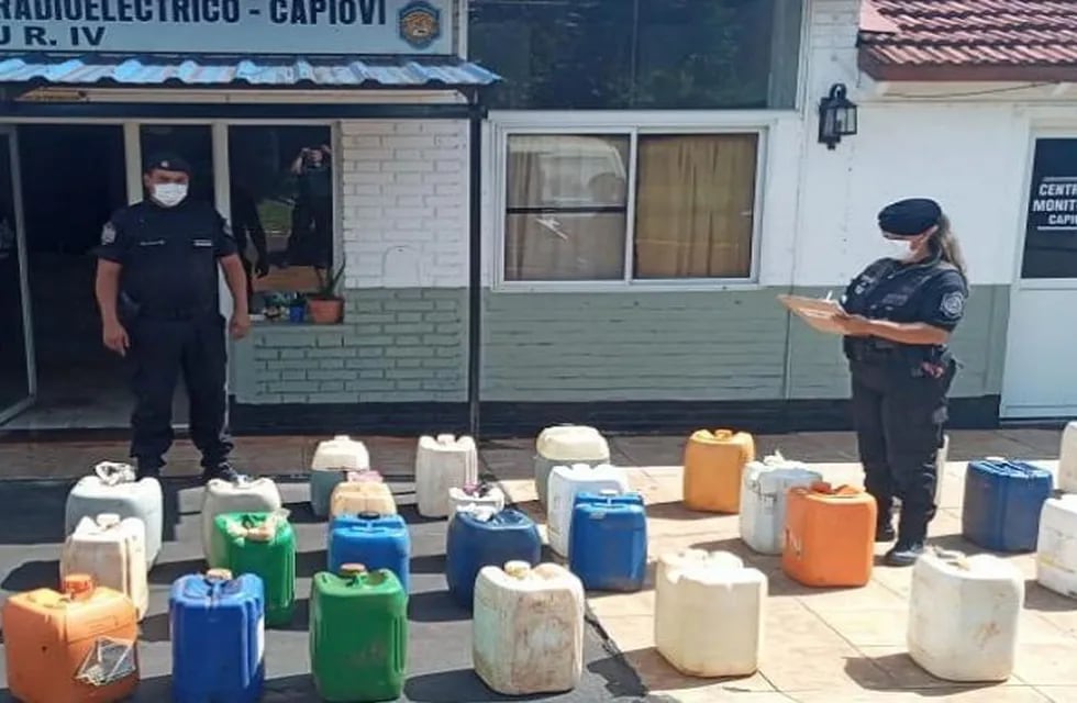Secuestraron bidones de combustible ilegales en Capioví.