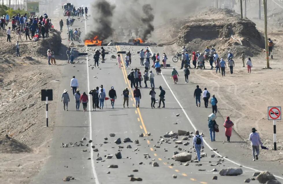 Continúan las protestas y enfrentamientos con la policía en Perú. Foto: Télam.