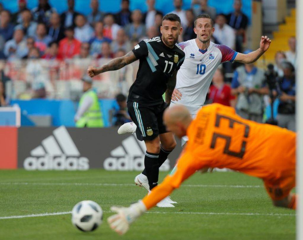 Wilfredo Caballero no brindó la confianza que se esperaba durante el debut de Argentina en Rusia 2018. REUTERS/Maxim Shemetov