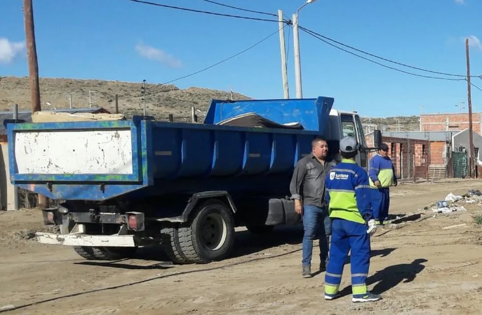 Limpiando Comodoro ya retiró 19.870 m3 de residuos