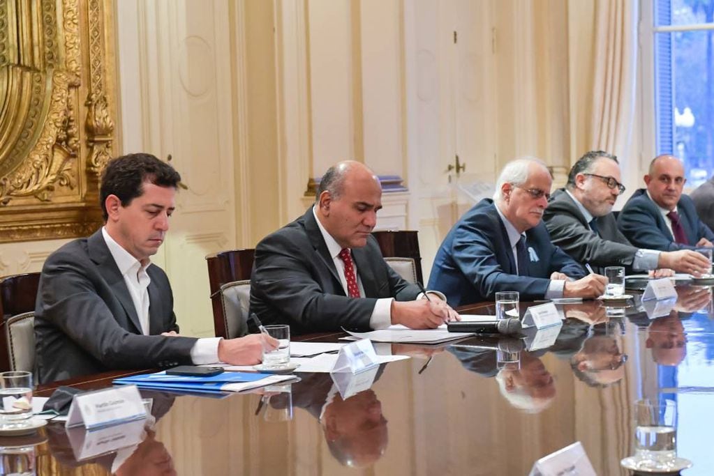 Con la presencia de Alberto Fernández, Juan Manzur encabeza la reunión de Gabinete. 