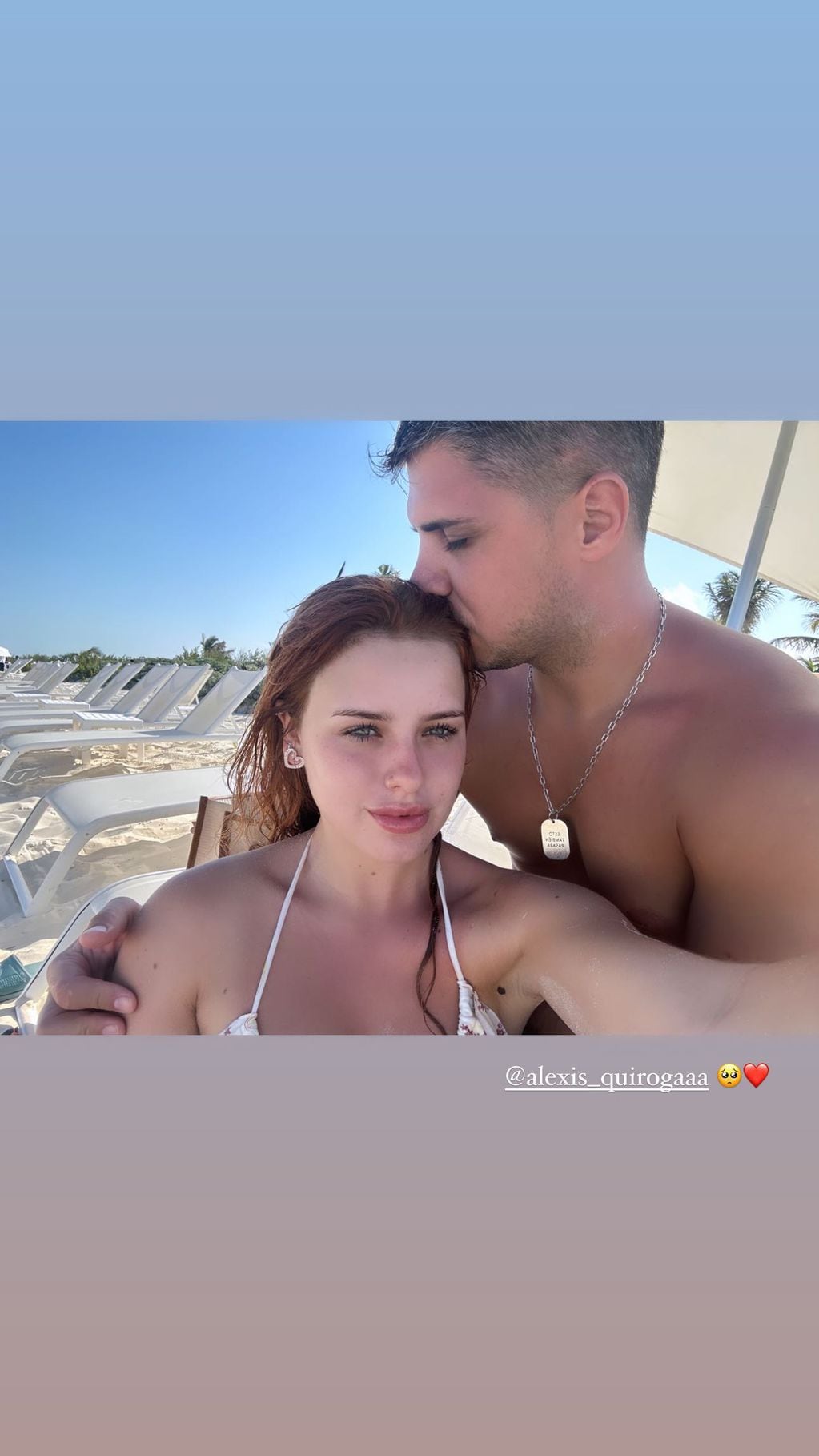 Coti y Alexis disfrutando muy juntos de sus vacaciones en las playas de Cancún.
