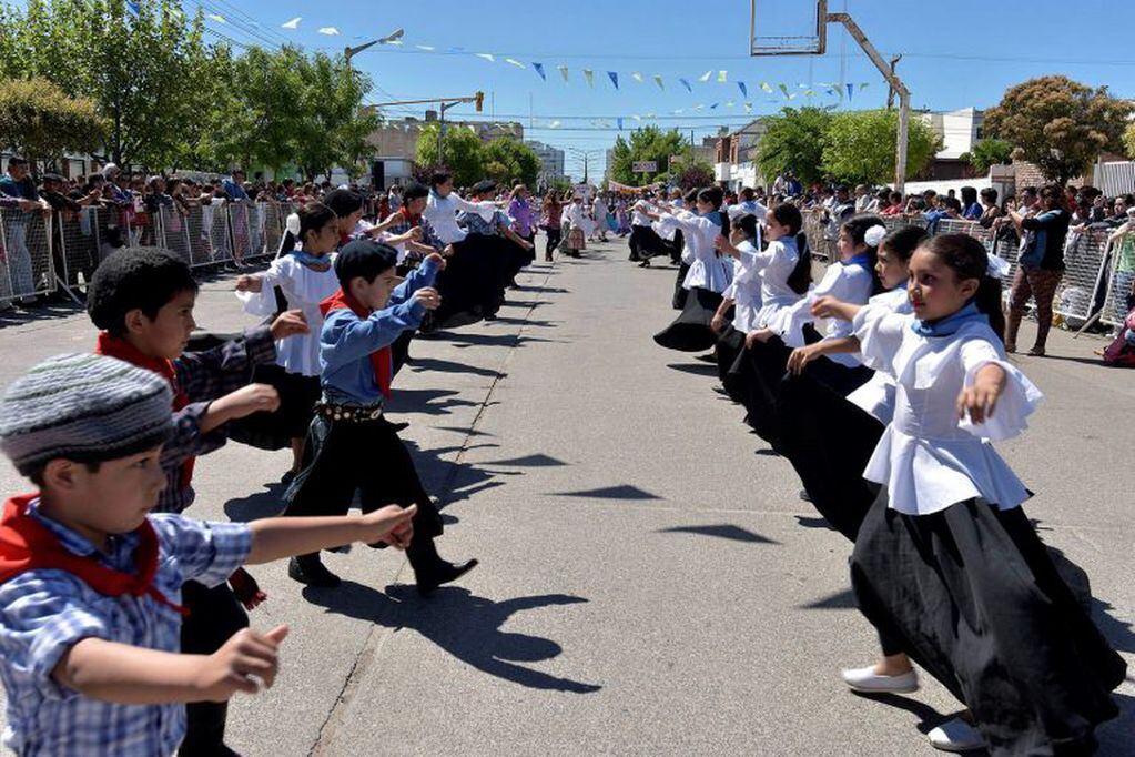 Los tradicionales desfiles y bailes serán parte de los festejos.