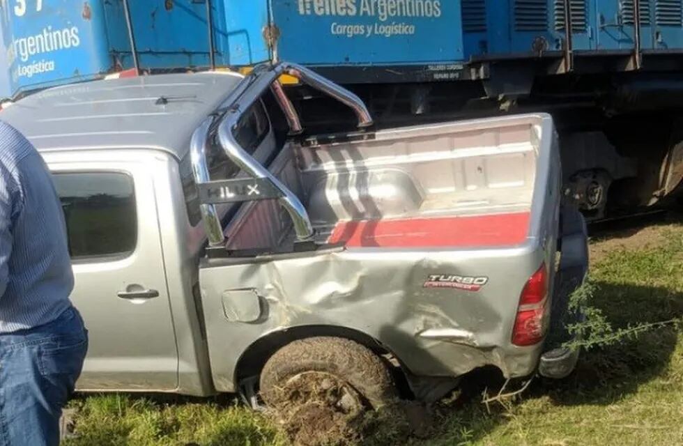 El tren Belgrano chocó a una camioneta en Presidencia de la Plaza. (Web).